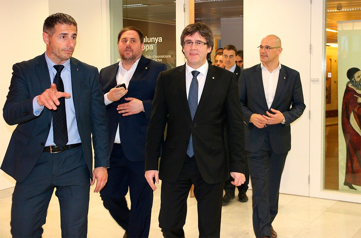 Carles Puigdemont amb Oriol Junqueras i Raül Romeva aquest dimarts a Brussel·les