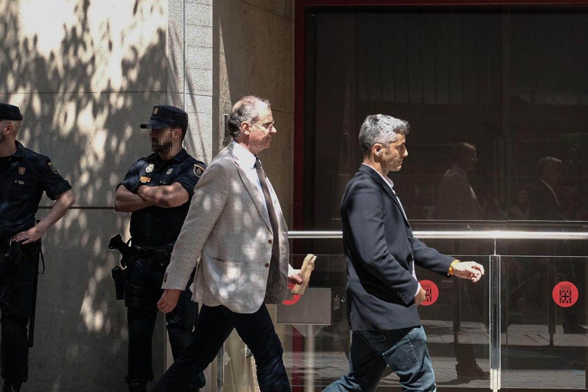 El jutge Joaquin Aguirre, entrant a l'Edifici Londres de la Diputació de Barcelona
