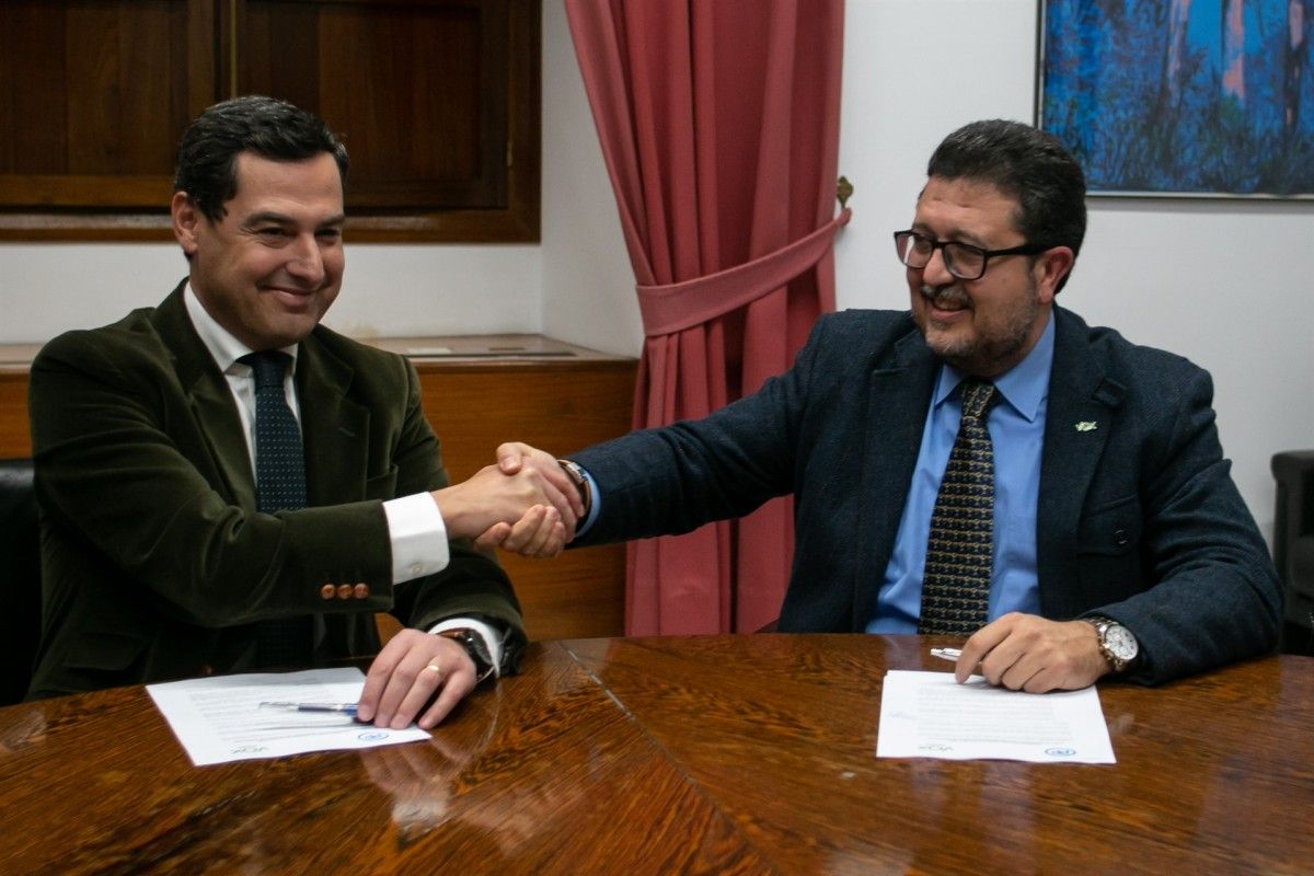 El líder del PP a Andalusia, Juanma Moreno, amb el líder de Vox a la comunitat, Francisco Serrano