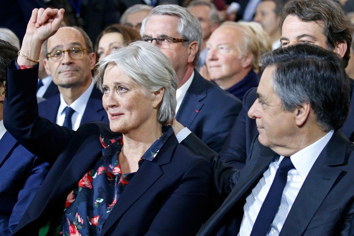 François Fillon i la seva dona, en un míting recent
