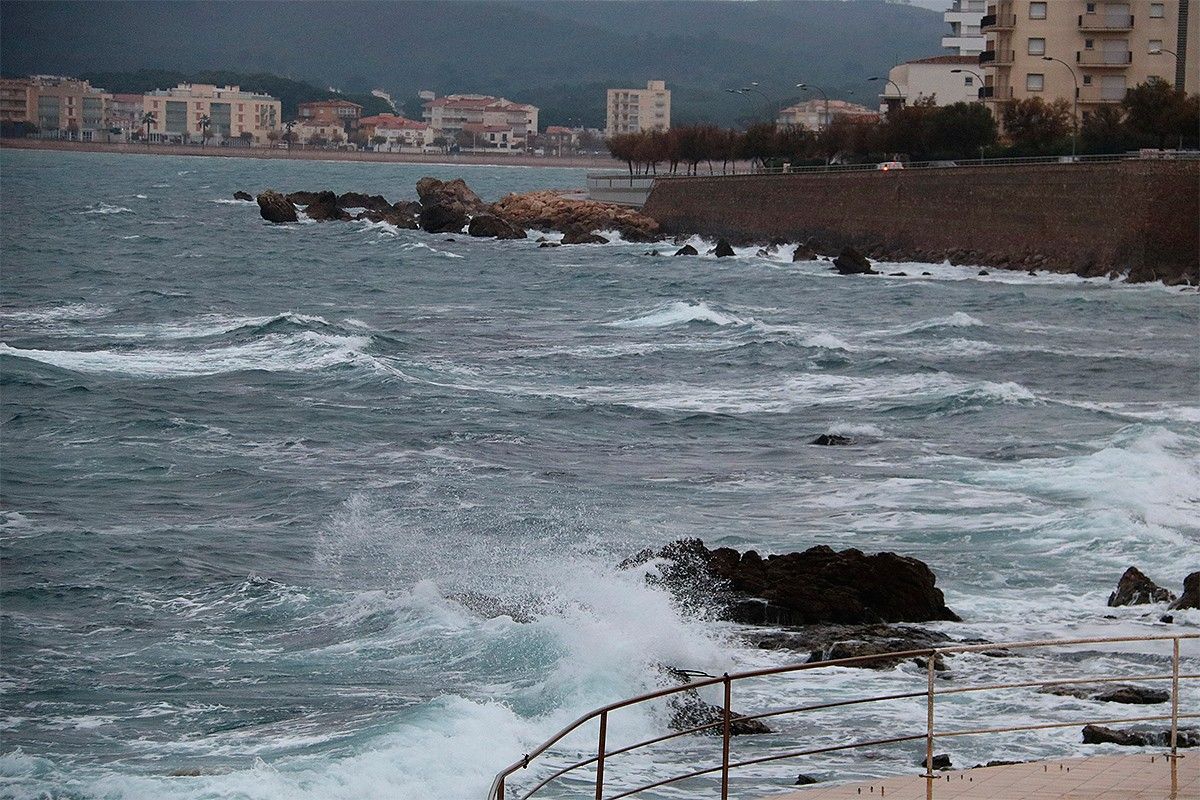 Onades a l'Escala