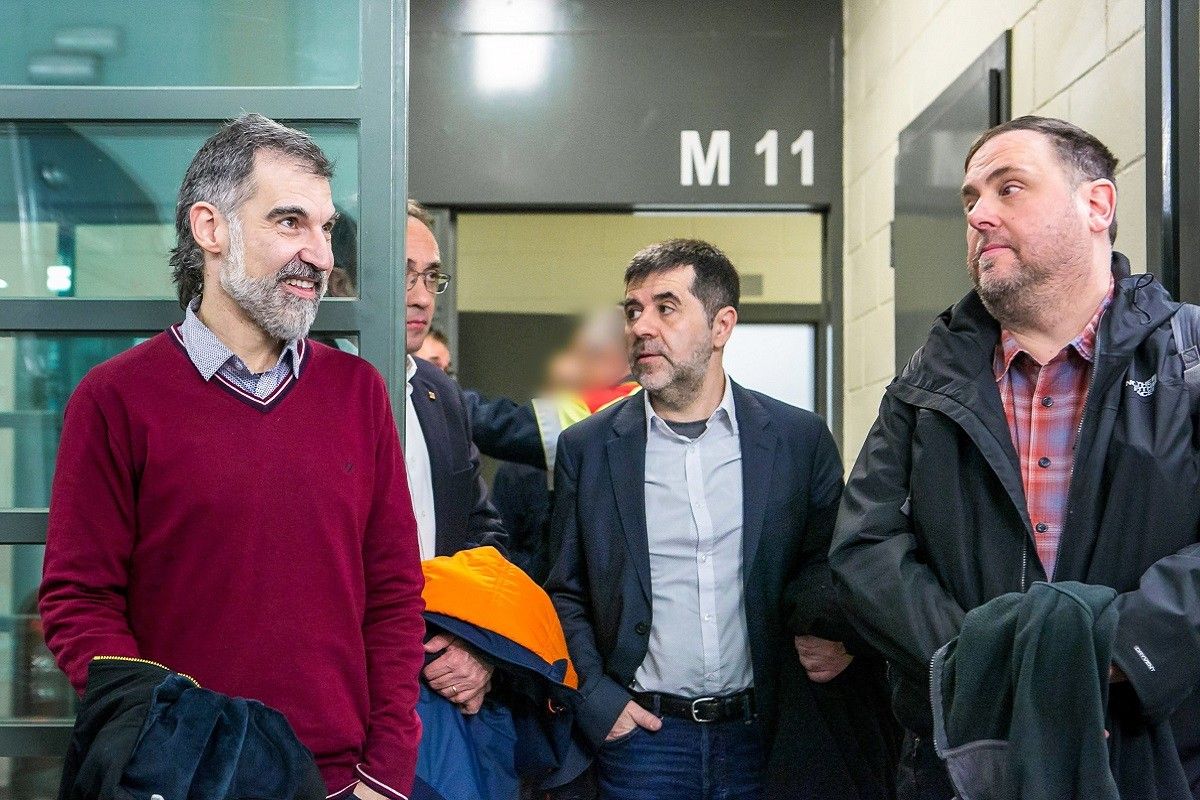  Jordi Cuixart, Josep Rull, Jordi Sànchez i Oriol Junqueras durant el seu trasllat a Madrid pel judici de l'1-O