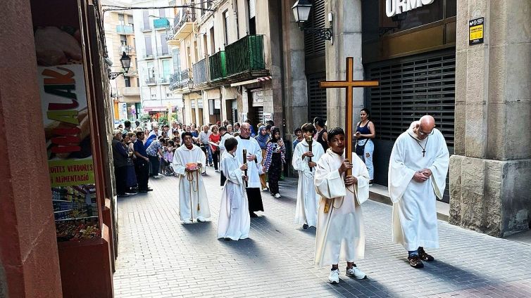 Membres de l'ultraconservador Institut del Verb Encarnat en processó pel carrer Urgell el 2022. Foto: IVE