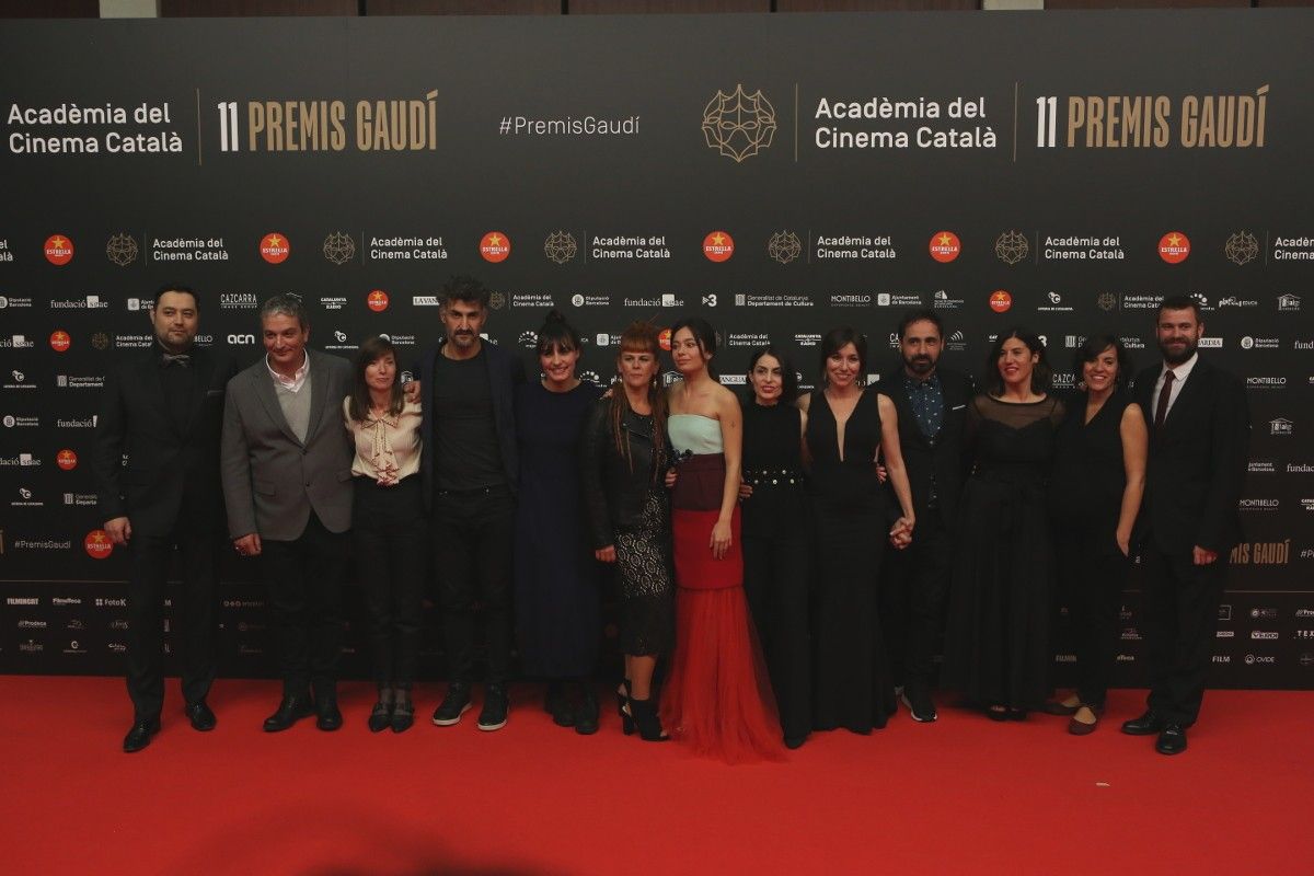 L'equip de «Viaje al cuarto de una madre» als Premis Gaudí abans de començar la gala