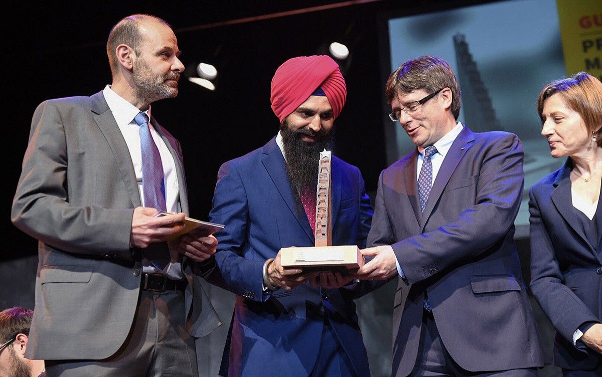 Gagandeep Singh Khalsa, rebent el premi de mans de Carles Puigdemont