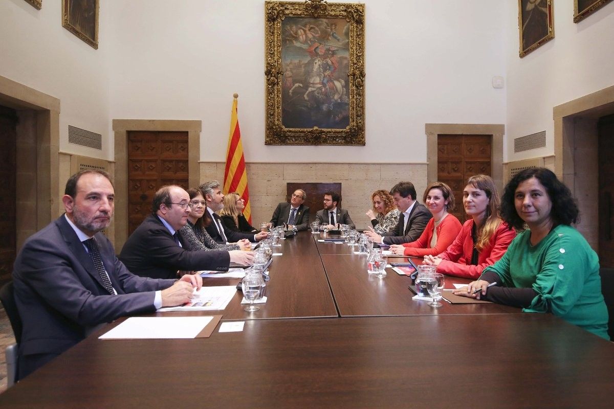 Reunió de l'espai de diàleg al Palau de la Generalitat