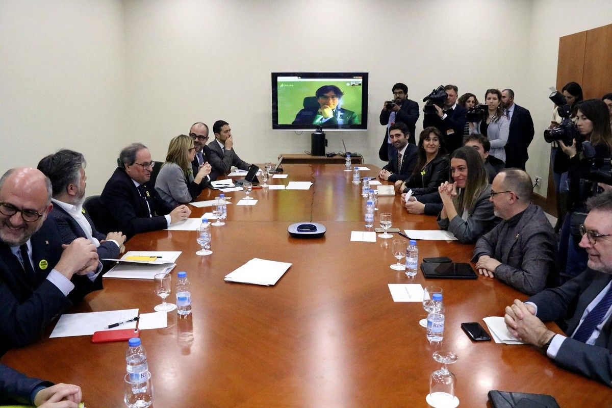 Carles Puigdemont, reunit telemàticament amb consellers i dirigents del PDECat i de JxCat al Parlament