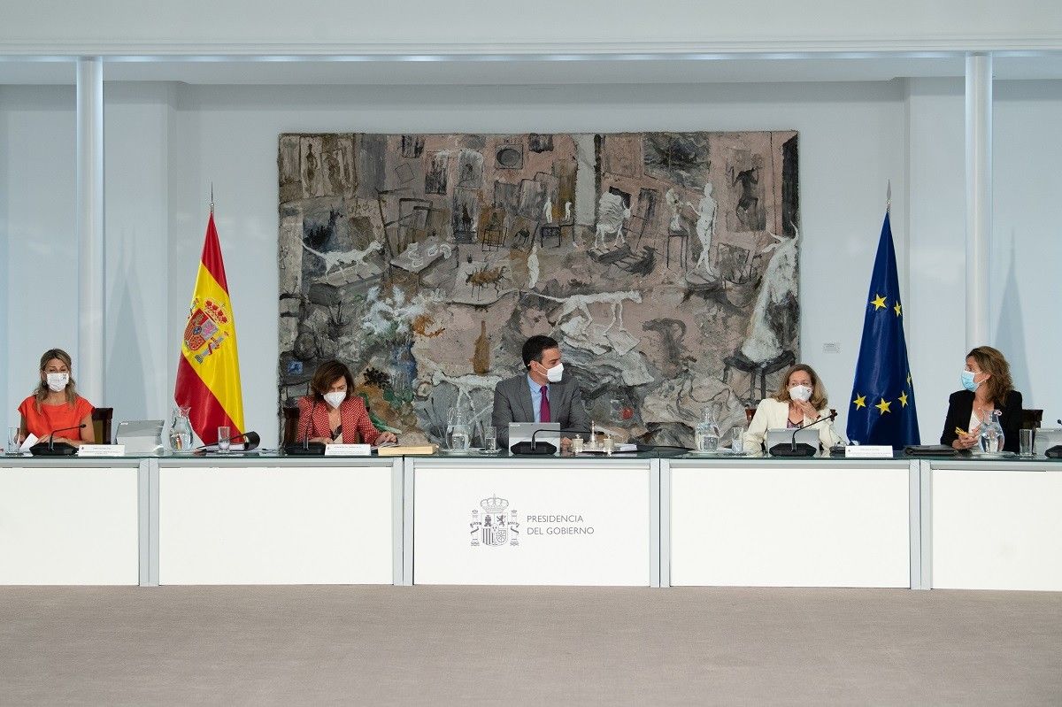 Pedro Sánchez i el seu executiu, durant la reunió del consell de ministres.