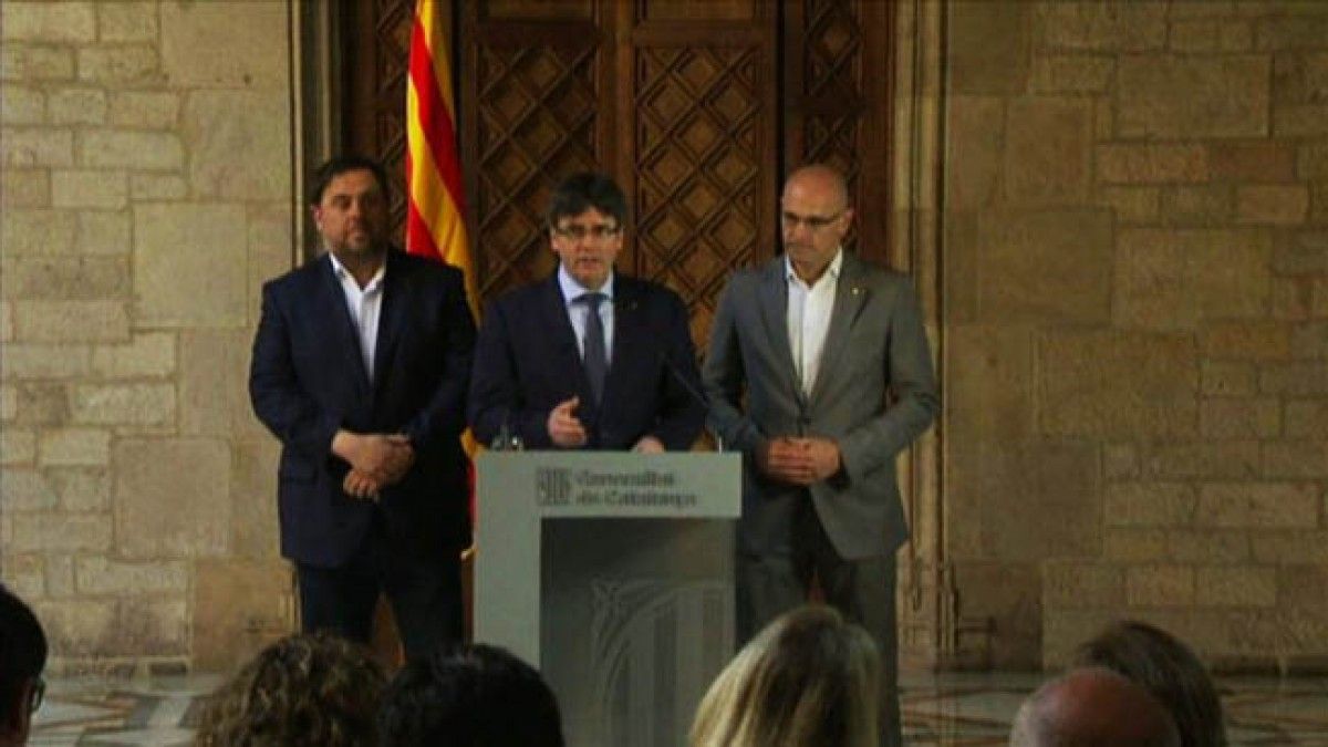 Carles Puigdemont, amb Oriol Junqueras i Raül Romeva, aquesta tarda 