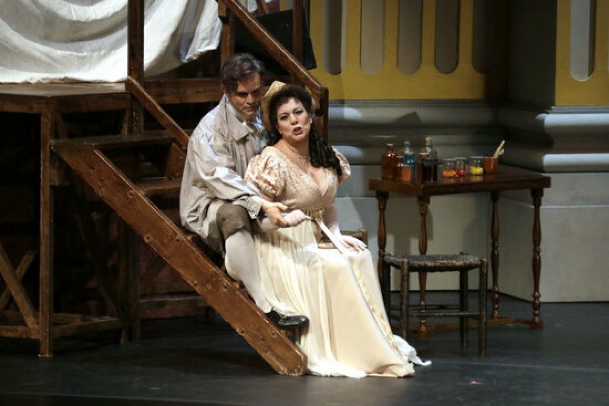 Enrique Ferrer (Mario Cavaradossi) i Carmen Solís (Flora Tosca) durant la representació