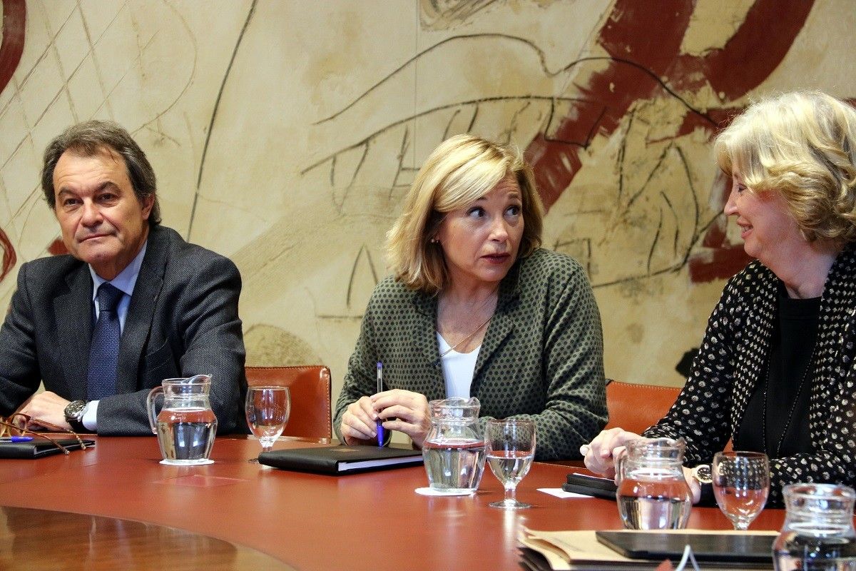 Artur Mas, Joana Ortega i Irene Rigau, en una reunió del consell executiu.