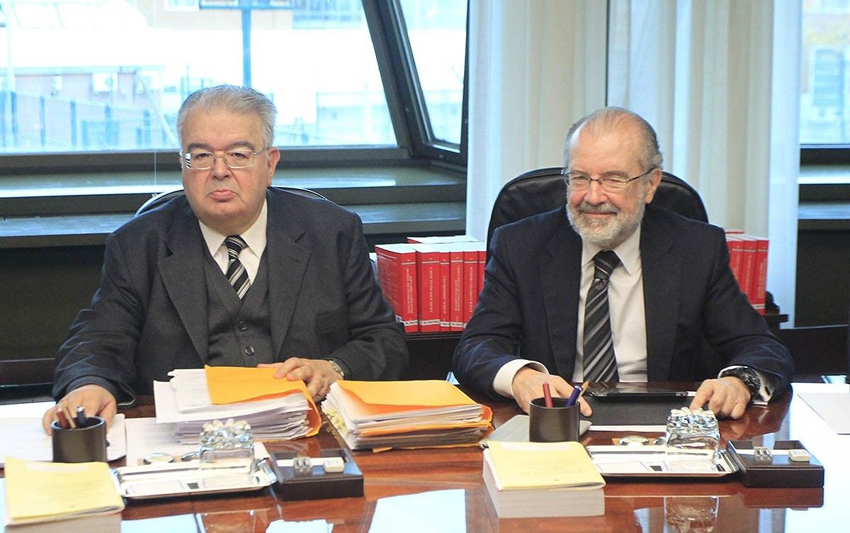 El nou president del Constitucional, González Rivas, a l'esquerra