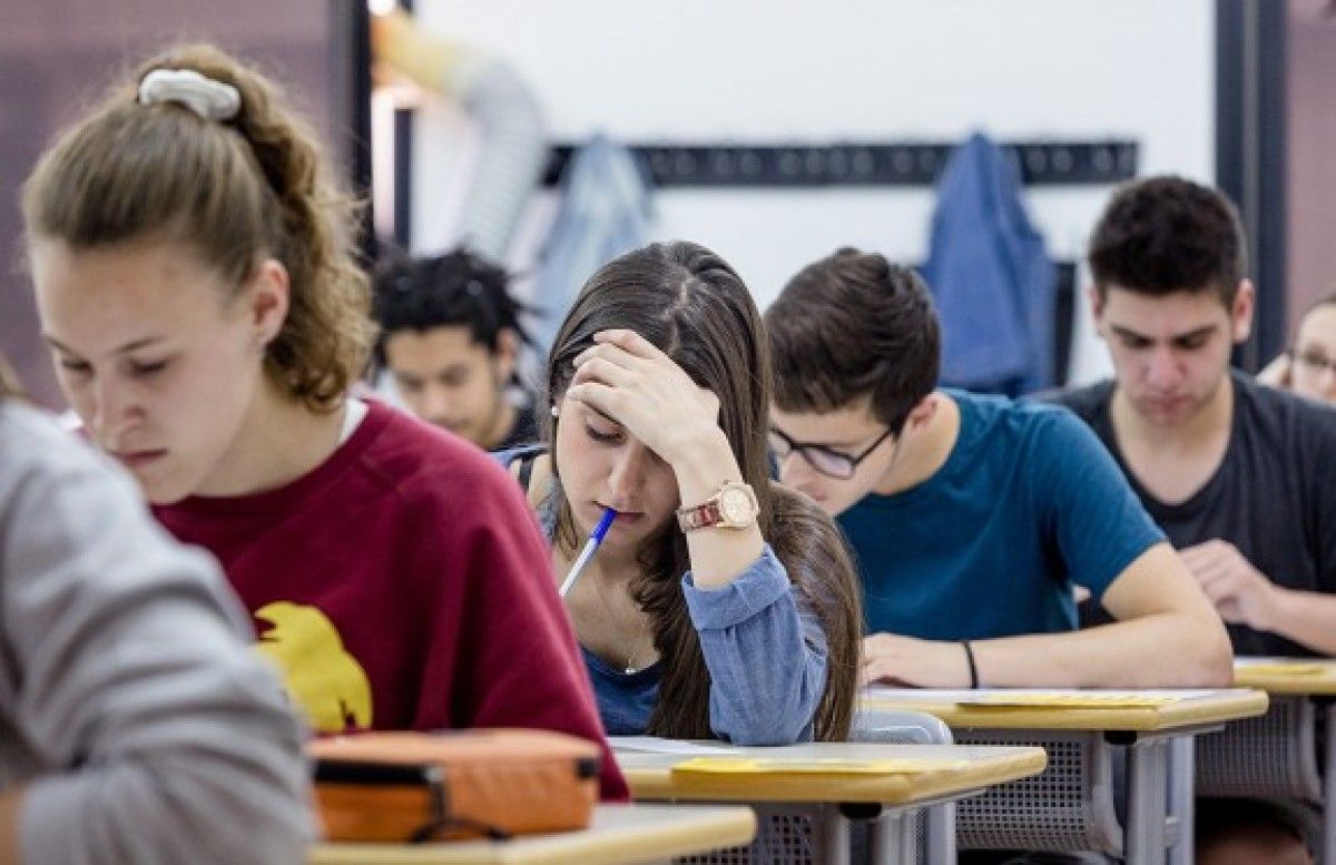Estudiants durant un examen de la selectivitat