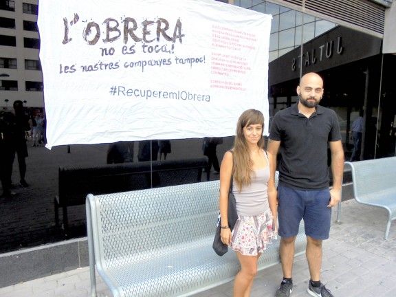Cristina Castaño i Arnau Rojas davant dels Jutjats