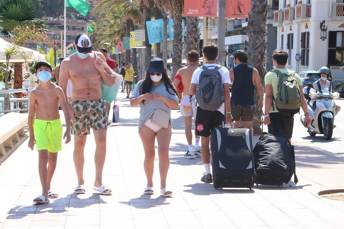 Turistes a Lloret de Mar.
