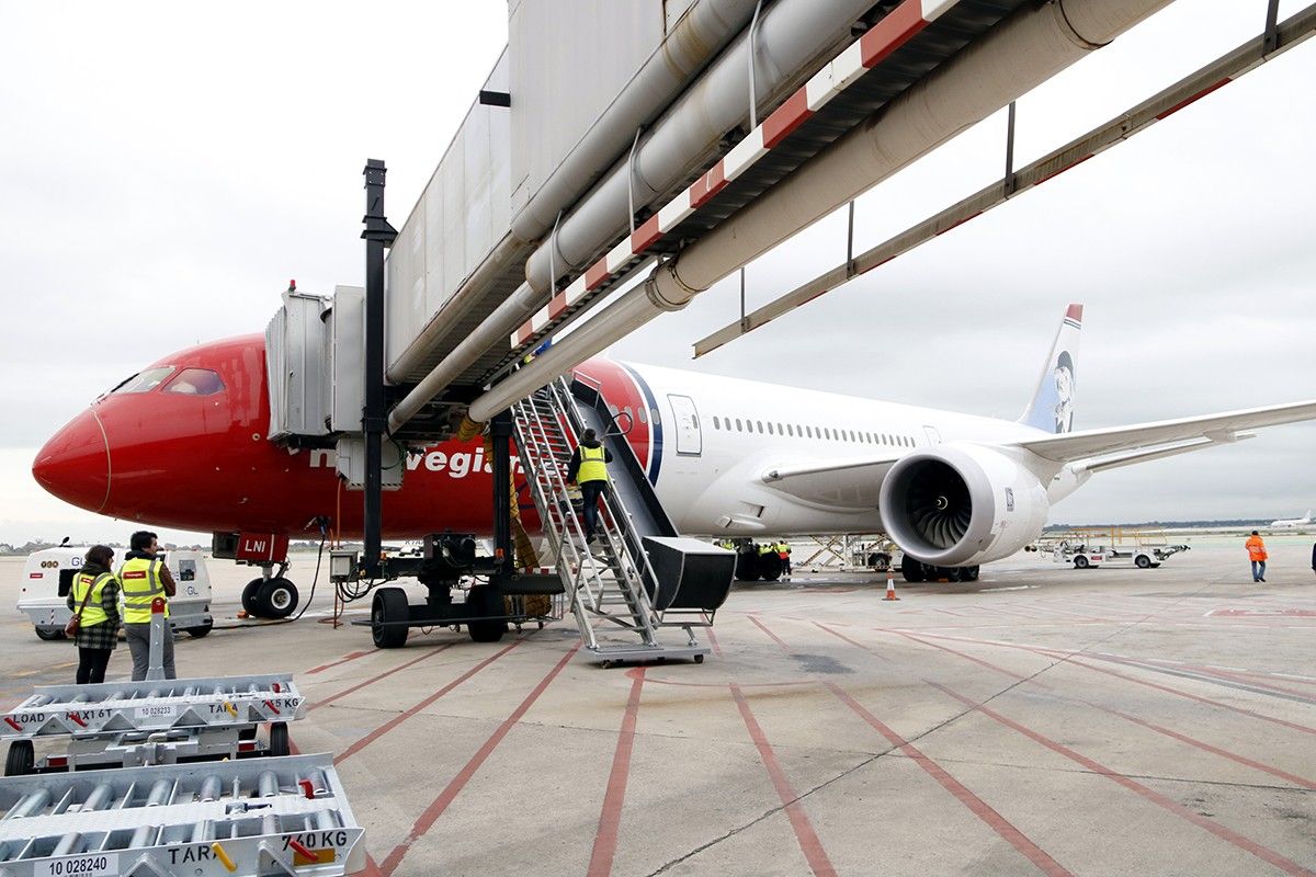 El Boeing 787 Dreamliner de Norwegian, acabat d'arribar al Prat 