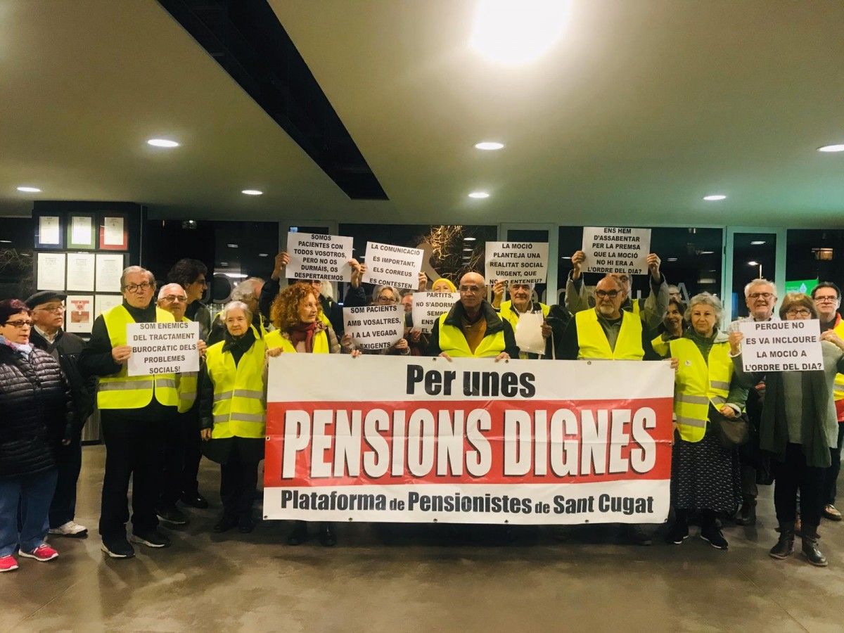La plataforma de pensionistes de Sant Cugat al ple municipal de febrer. 
