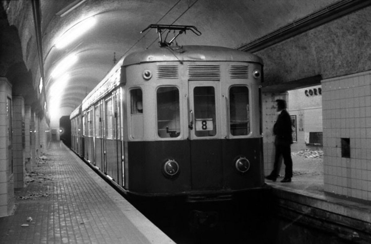 Imatge antiga de l'estació de metro desapareguda de Correus.