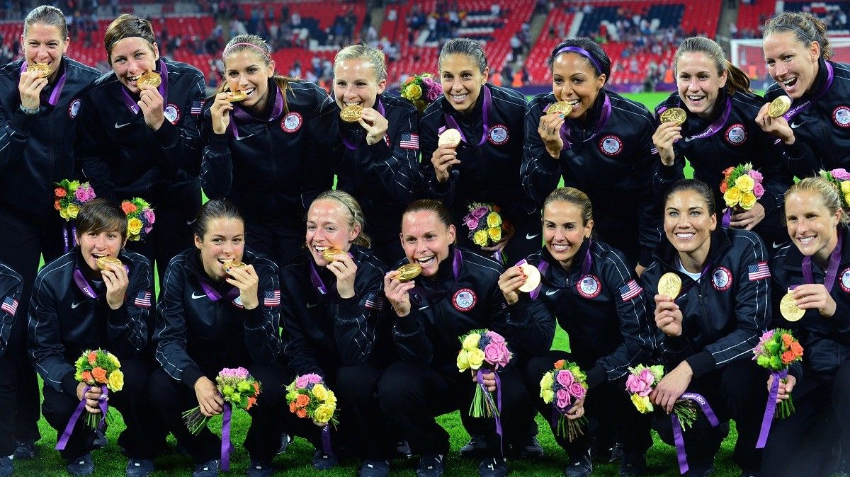 La selecció de futbol dels Estats Units, amb la medalla d'or a Londres 2012