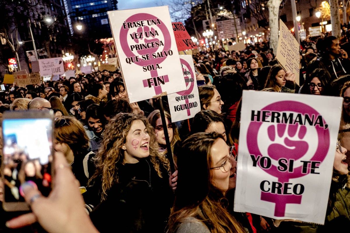 Manifestació feminista al passeig de Gràcia de Barcelona.