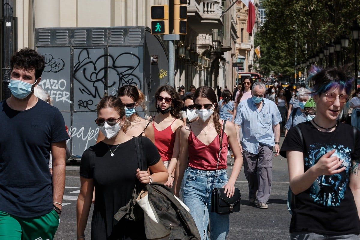 Gent amb mascareta al centre de Barcelona.