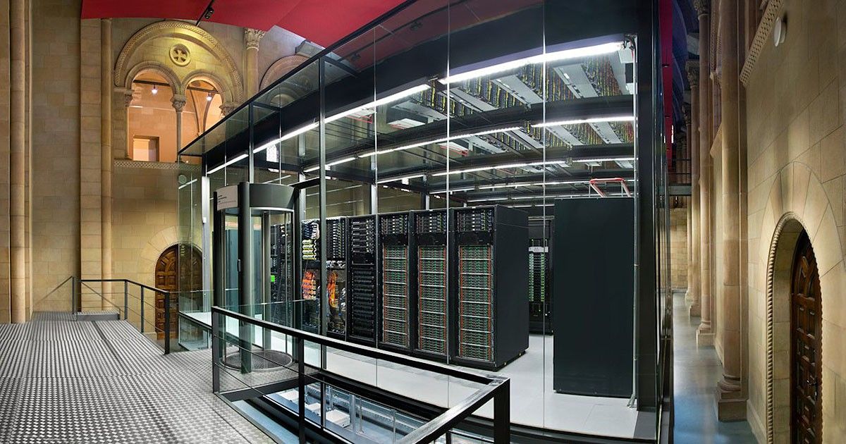 El superordinador MareNostrum, al centre de supercomputació que hi ha a Barcelona