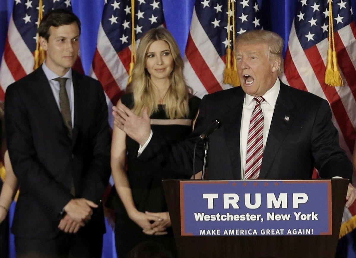 Trump amb la seva filla Ivanka i Jared Kushner.