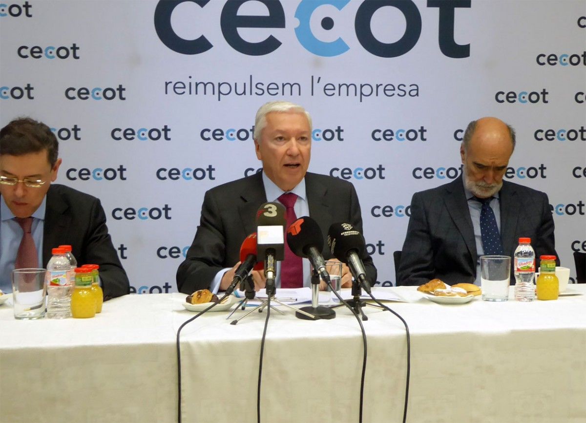 El president de Cecot, Antoni Abad, durant la seva intervención en la trobada anual amb els mitjans . 