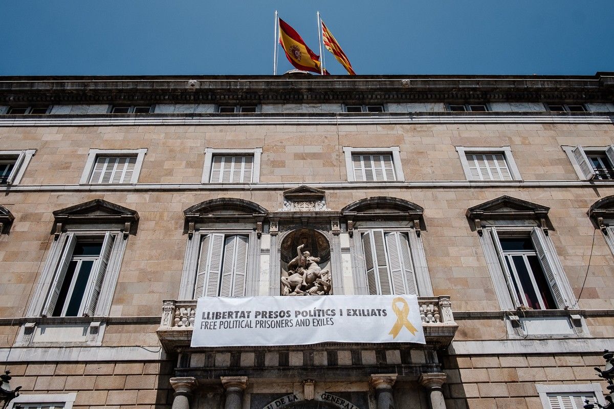 La pancarta al Palau de la Generalitat 
