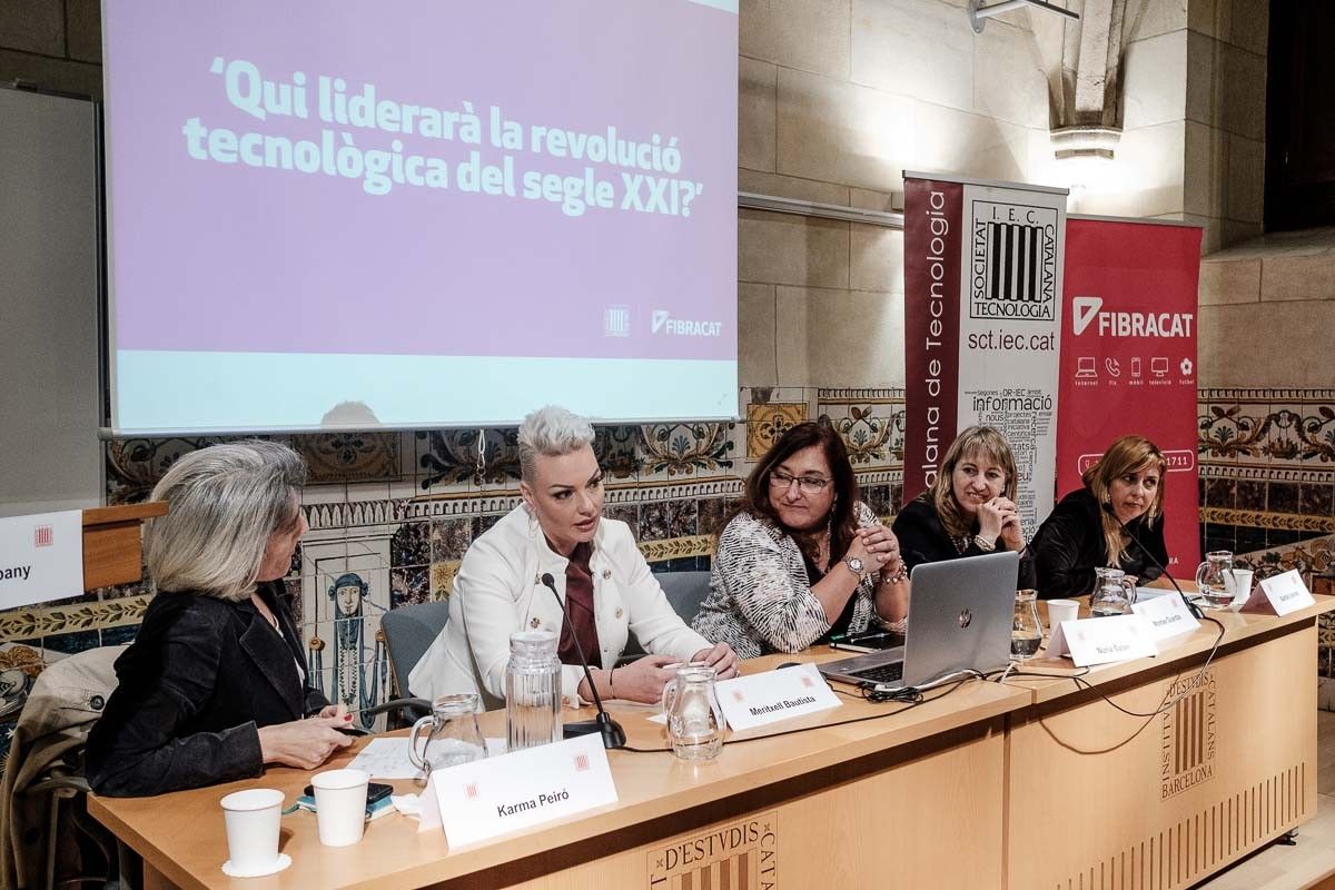 Les ponents de la taula rodona organitzada per Fibracat i la Societat Catalana de Tecnologia