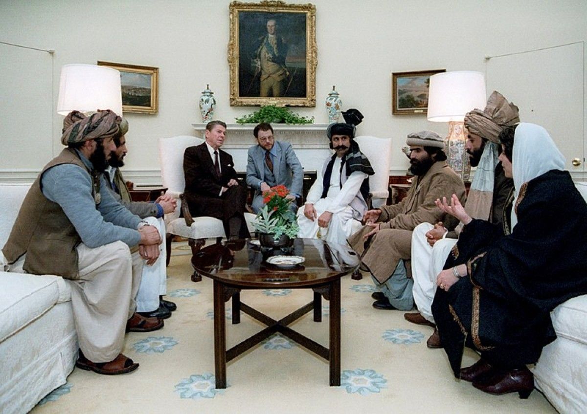 Ronald Reagan, reunit amb dirigents mujaidín afganesos a la Casa Blanca, el 1983.