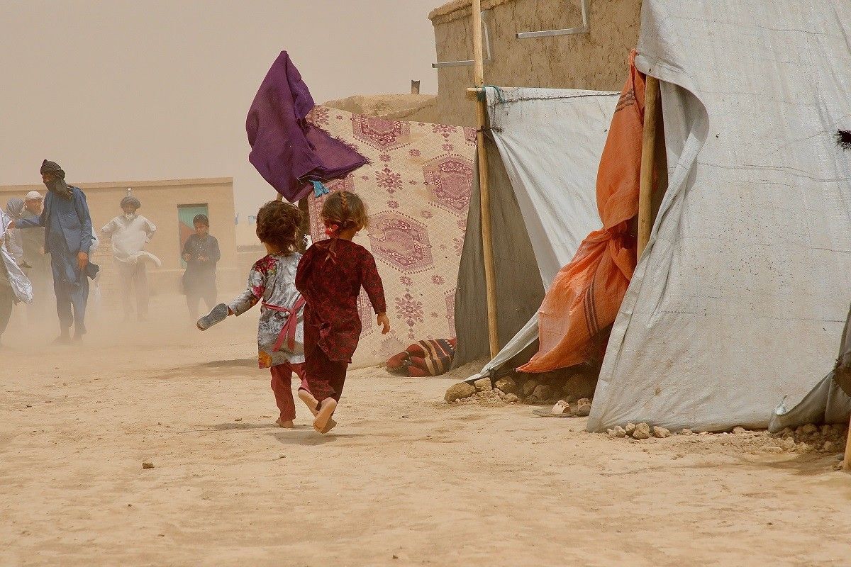 Dos nens a l'Afganistan després de l'arribada dels talibans.