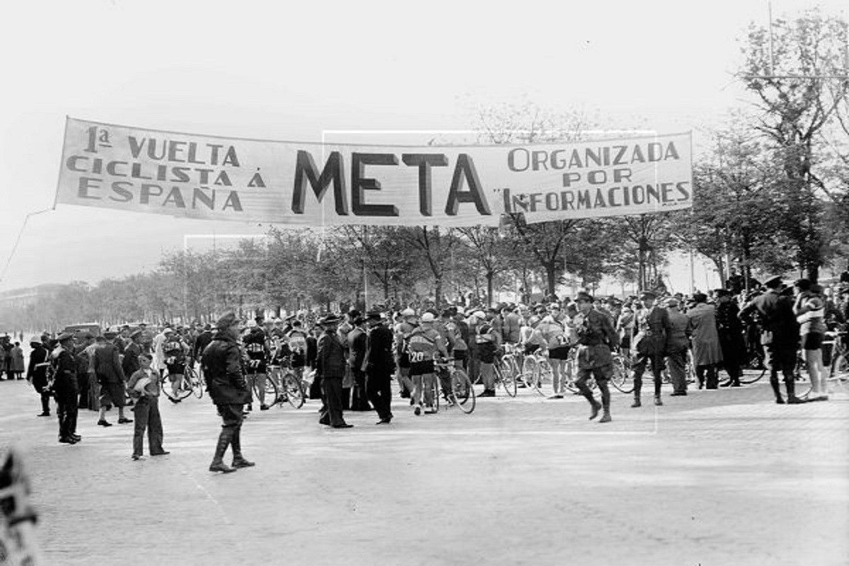 Una imatge de la primera Vuelta, celebrada el 1935 i organitzada pel diari «Informaciones»
