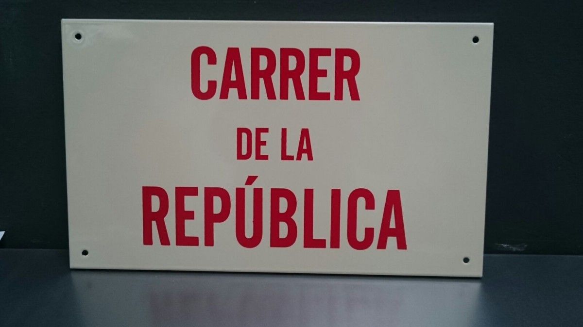 Un dels cartells que es col·locaran al carrer de la República
