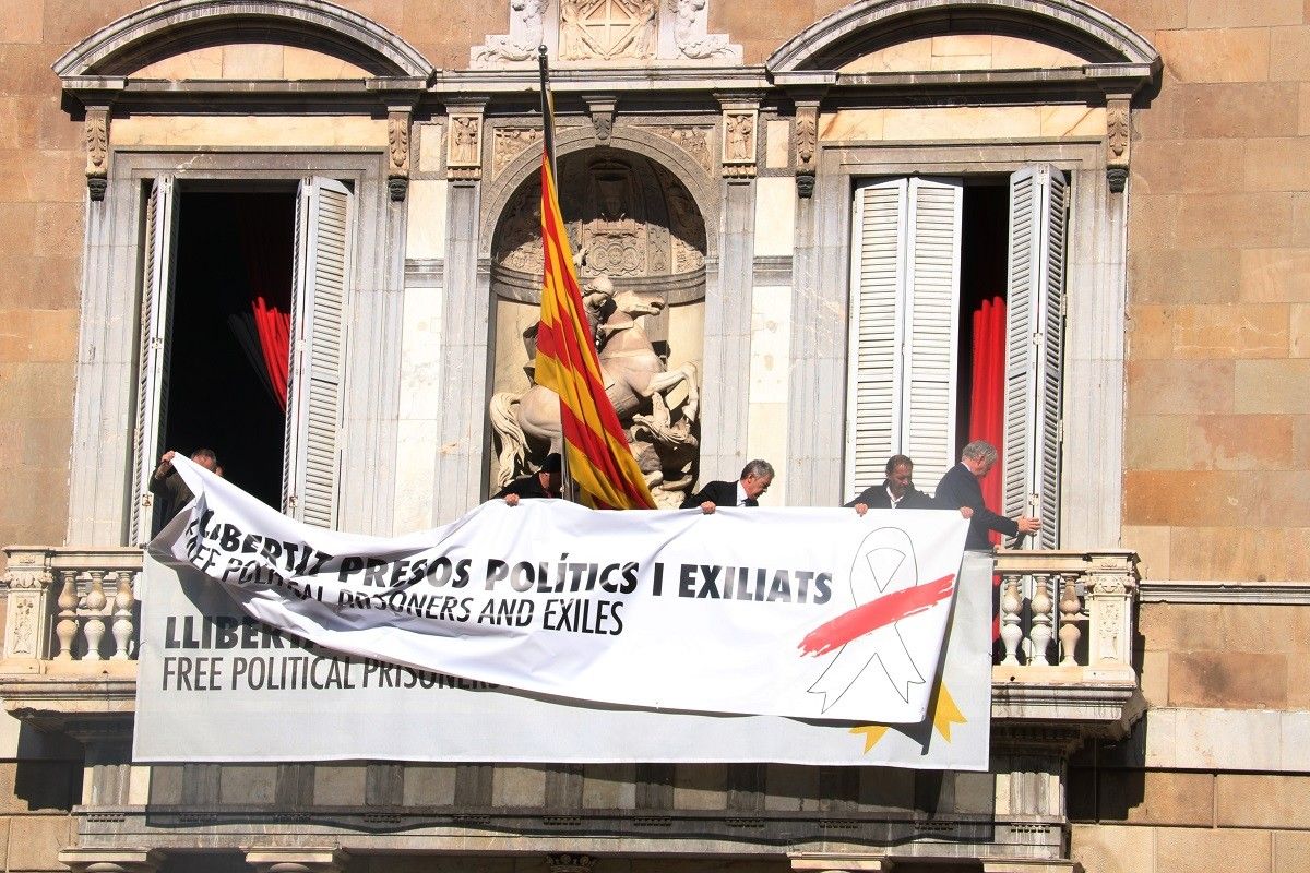 La nova pancarta del balcó de la Generalitat