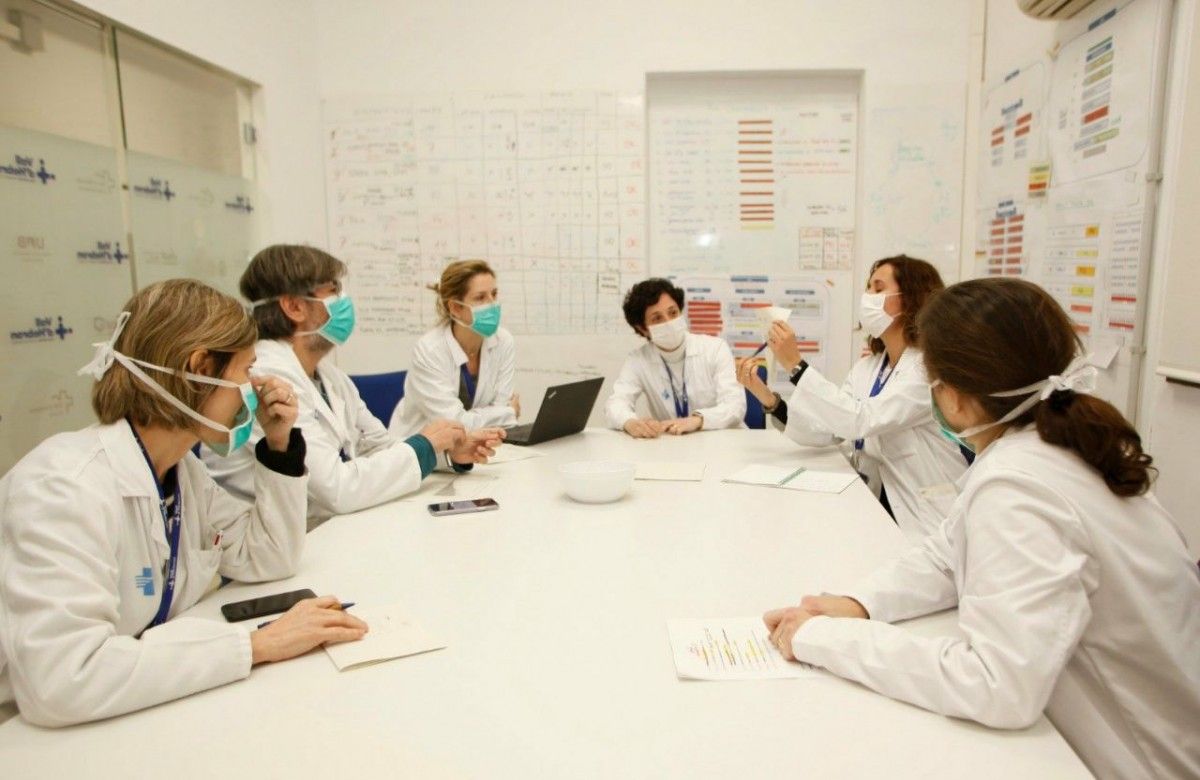 Un grup de sanitari en una reunió.