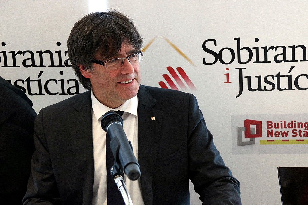 El president de la Generalitat, Carles Puigdemont, en el dinar de Sobirania i Justícia de l'11 de maig