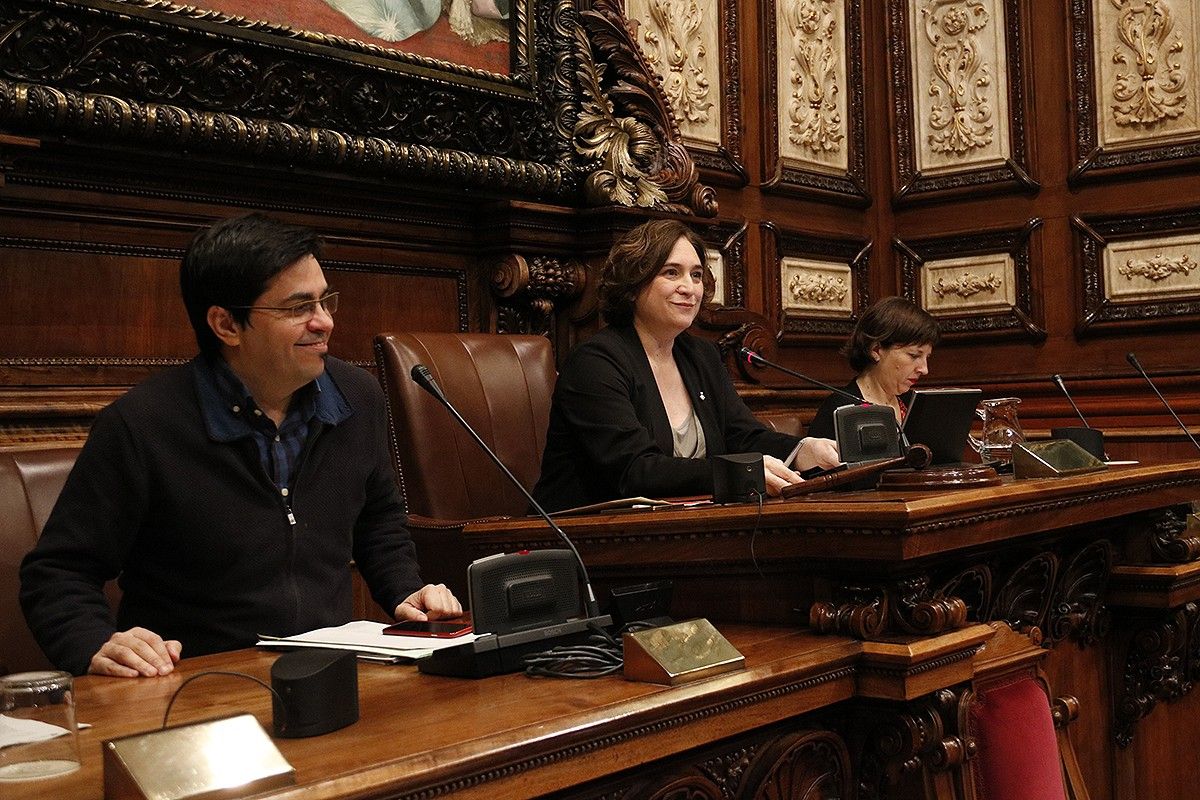 Pisarello, Colau i Ortiz, en una imatge d'arxiu