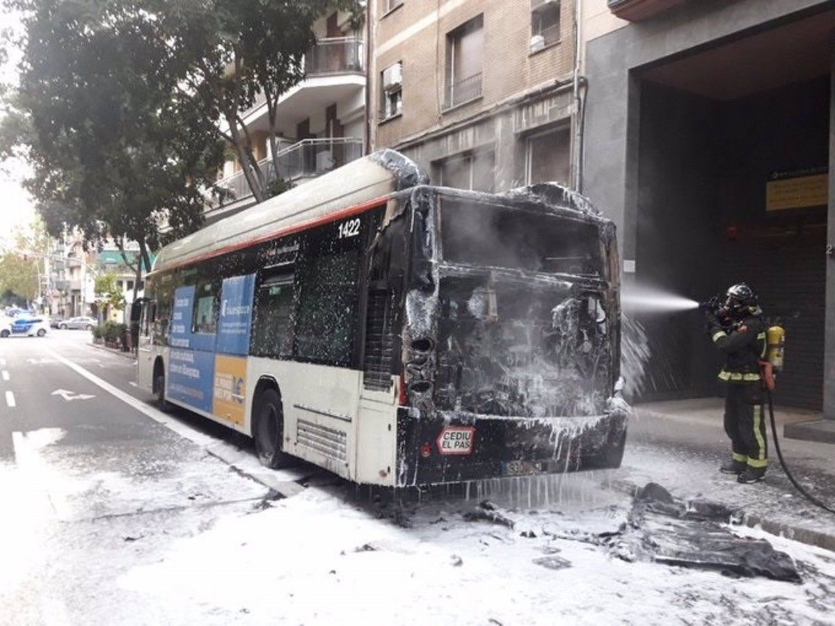 L'autobús, després de l'incendi