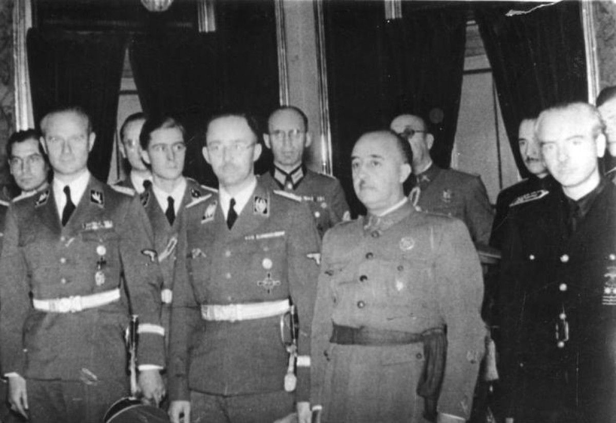 Franco, entre el cap de les SS, Heinrich Himmler, i Serrano Suñer.  