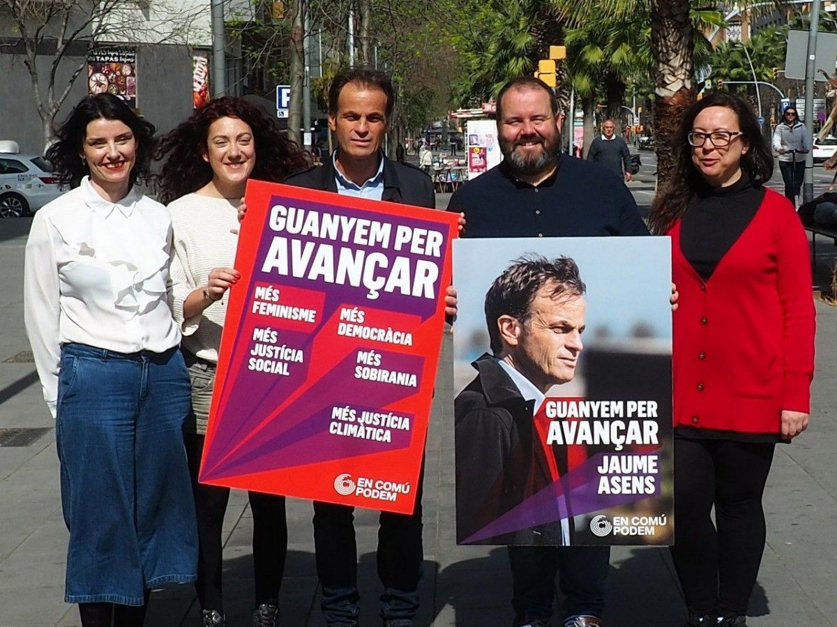 Jaume Asens, amb Aina Vidal, Mar García, Joan Mena i Noe Bail, en roda de premsa
