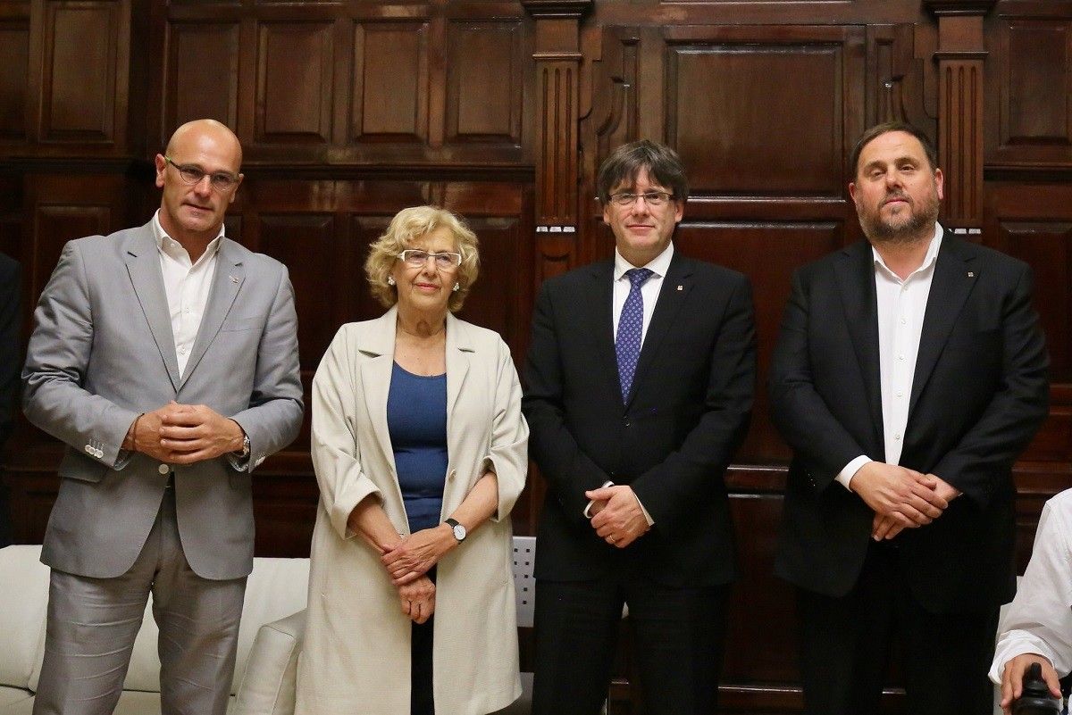 Carles Puigdemont, Oriol Junqueras, Raül Romeva i Manuela Carmena, aquest dilluns a Madrid
