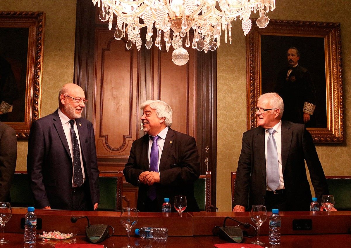 El fiscal general de l'Estat, José Manuel Maza; el degà de l'ICAB, Oriol Rusca; i el fiscal superior de Catalunya, José Maria Romero de Tejada