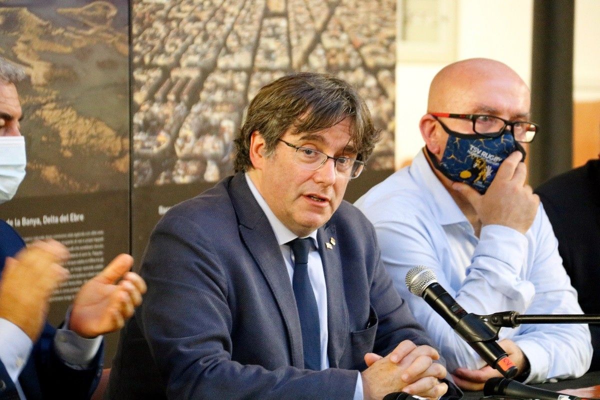 Puigdemont, durant la roda de premsa a l'Alguer