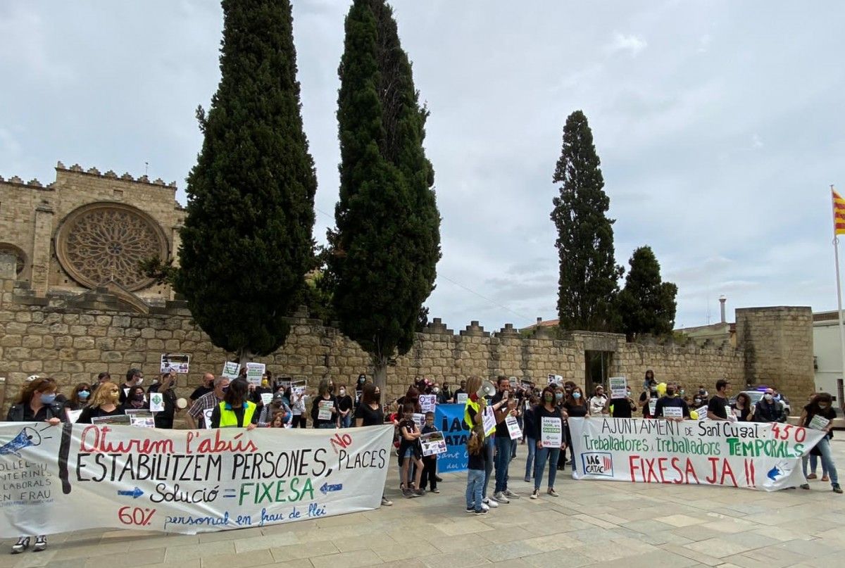 El Col·lectiu d'Interins i Laborals temporals en frau de llei de l'Ajuntament de Sant Cugat en una protesta