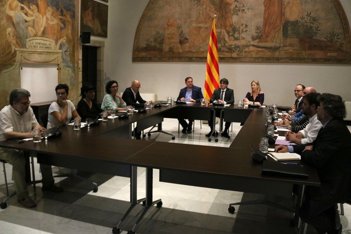 Cimera del Govern amb partits sobiranistes al Palau de la Generalitat
