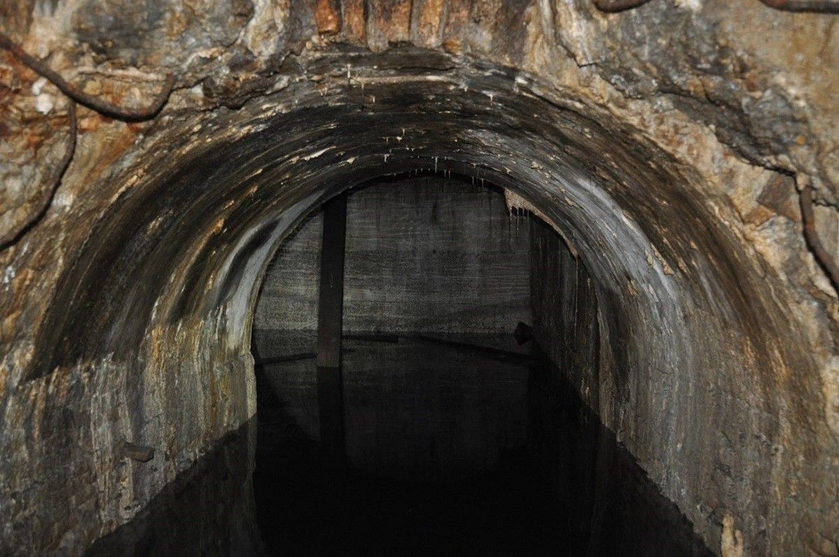 Un dels túnels del projecte inacabat