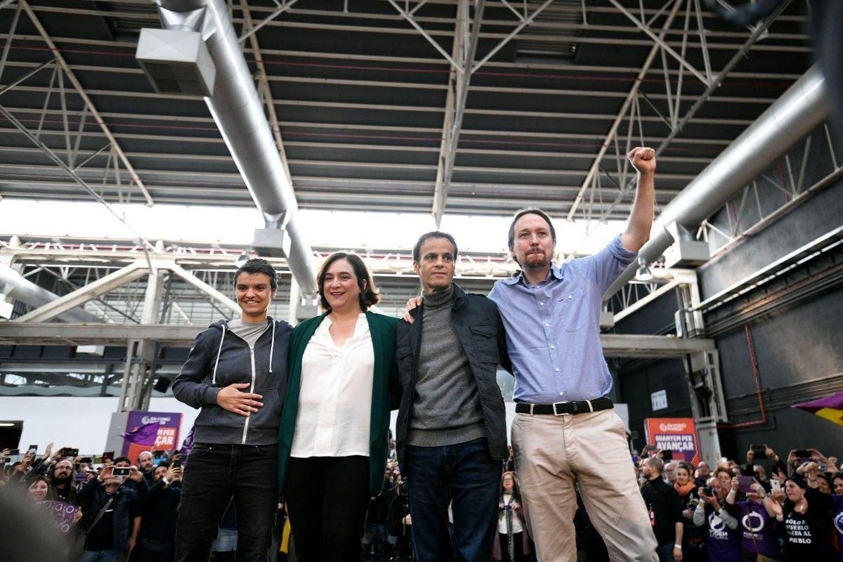 Pablo Iglesias, amb Jaume Asens, Ada Colau i Lucía Martín, al míting d'aquest dissabte.