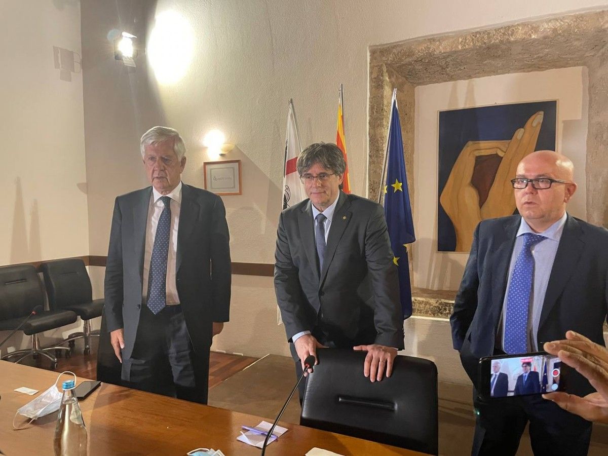 Carles Puigdemont amb els advocats Gonzalo Boye i Agustinangelo Marras.