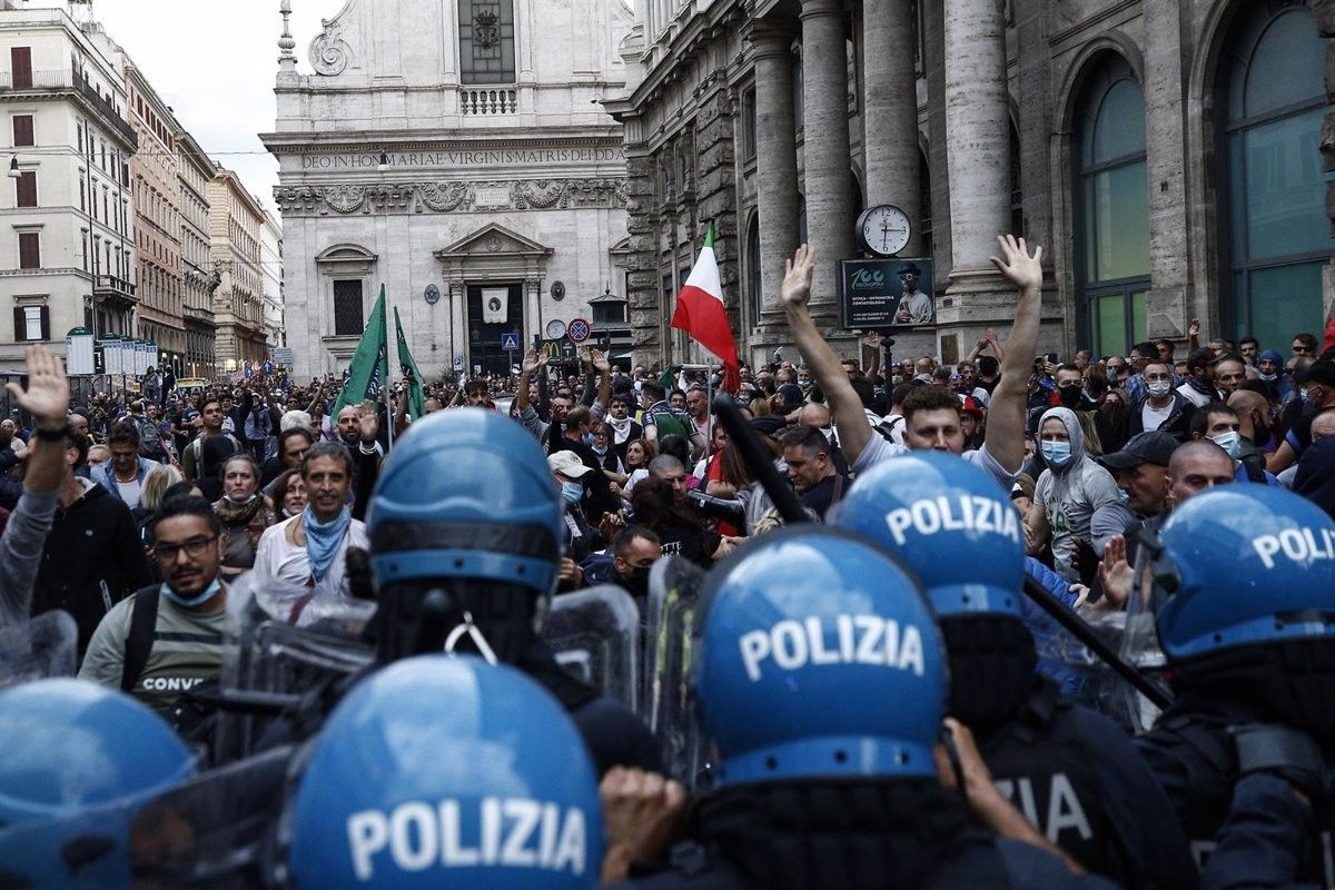 Policies i manifestants ultres a Roma dissabte passat.
